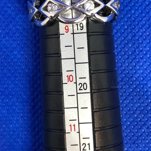 Silver Ring - Picture 3 of 4